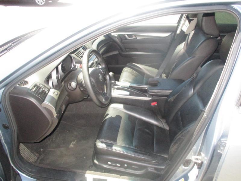 Acura TL 5-Speed AT with Tech Package 2009