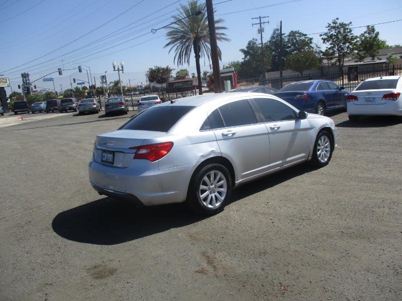 Chrysler 200 Touring 2011