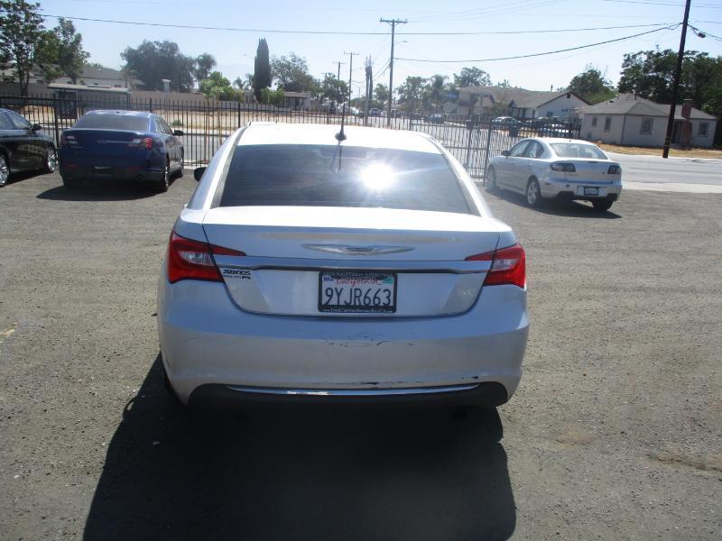 Chrysler 200 Touring 2011