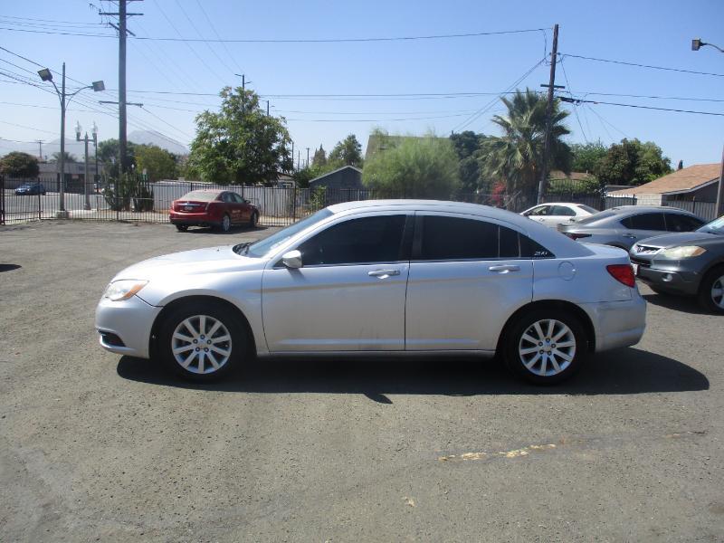 Chrysler 200 Touring 2011
