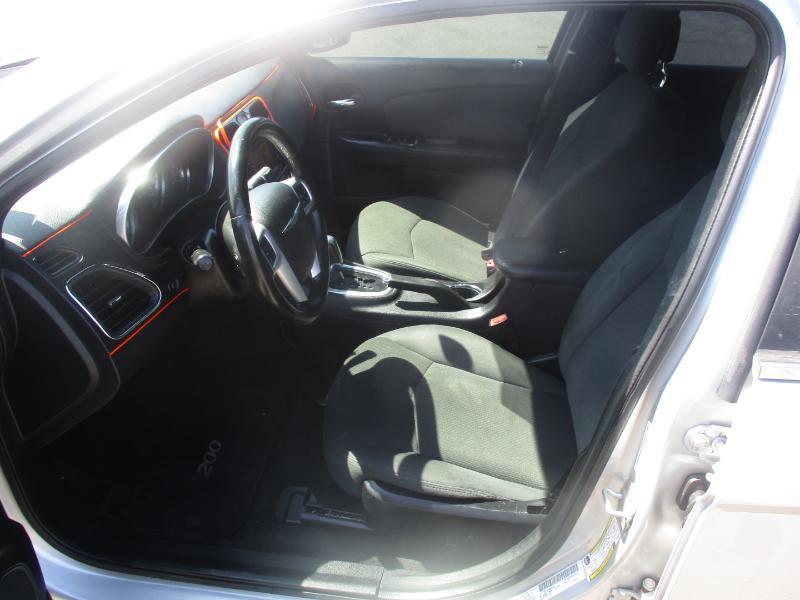 Chrysler 200 Touring 2011