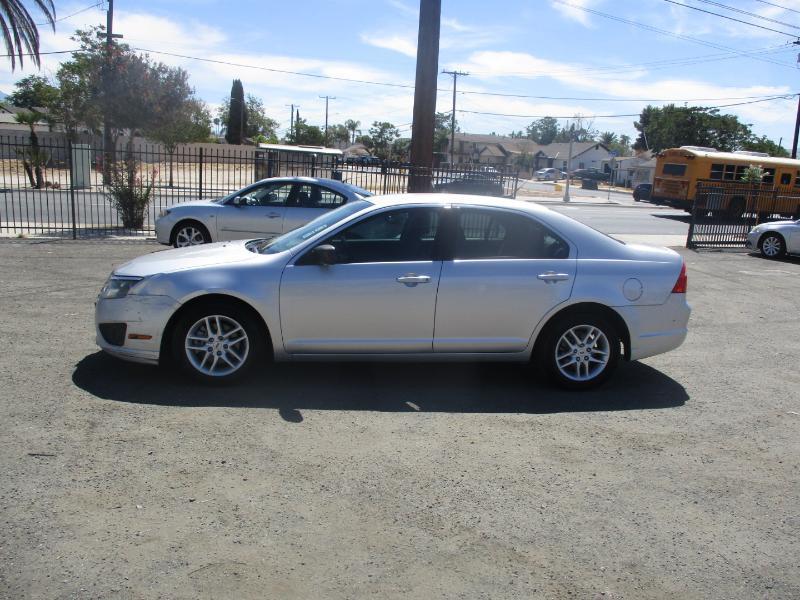 Ford Fusion I4 S 2011