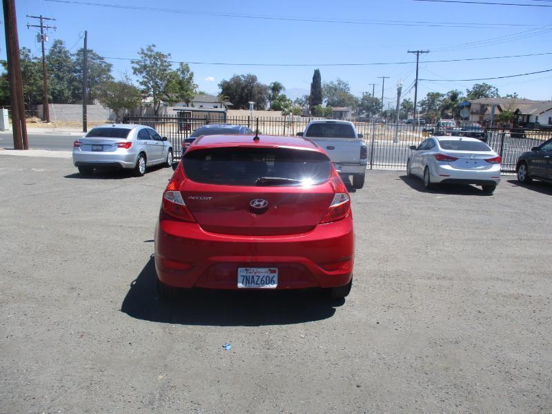 Hyundai Accent SE 5-Door 2013