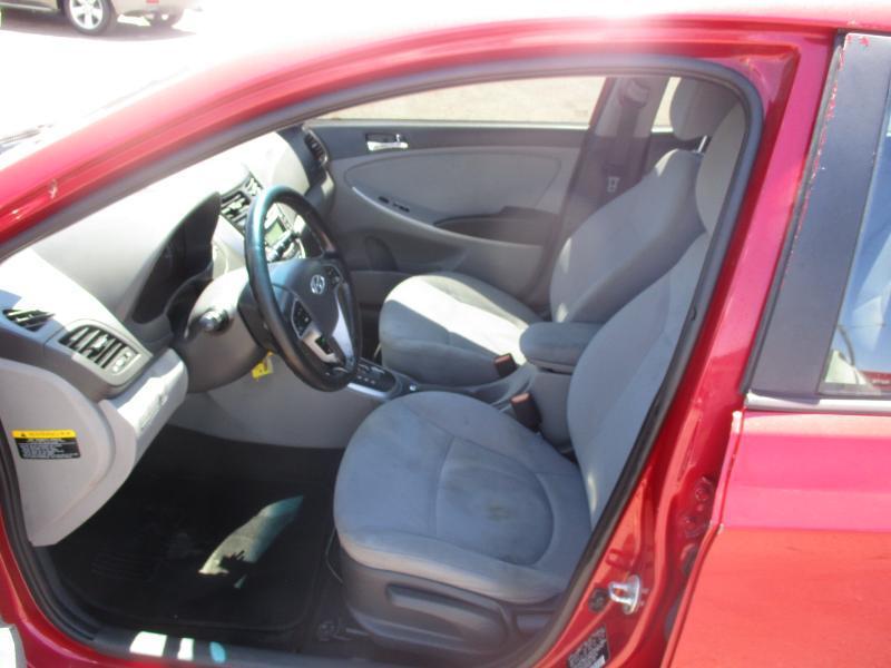 Hyundai Accent SE 5-Door 2013