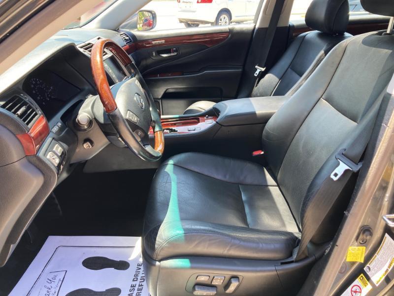 Lexus LS 460 Luxury Sedan AWD 2011