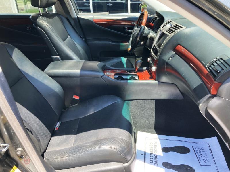 Lexus LS 460 Luxury Sedan AWD 2011