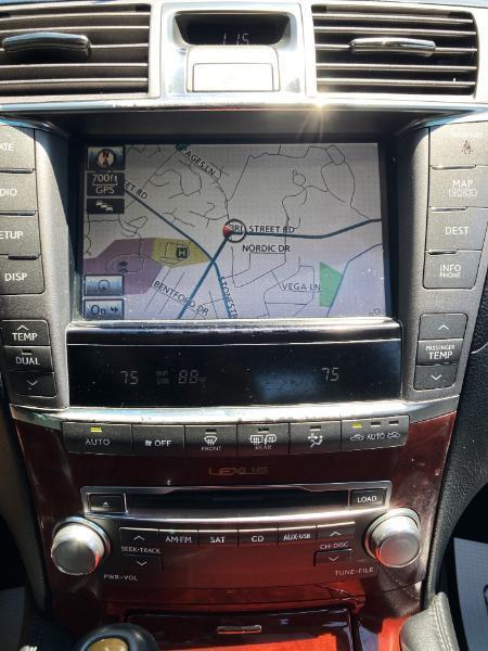 Lexus LS 460 Luxury Sedan AWD 2011