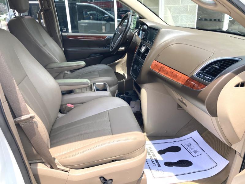 Chrysler Town & Country Touring-L 2014