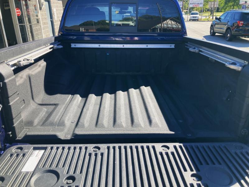 Nissan Frontier SV Crew Cab 4WD 2022