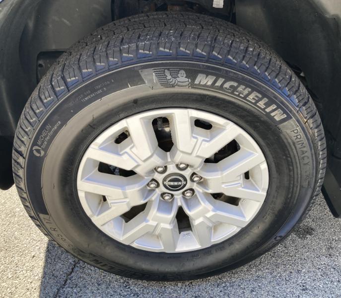 Nissan Frontier SV Crew Cab 4WD 2022