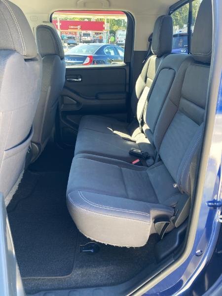 Nissan Frontier SV Crew Cab 4WD 2022