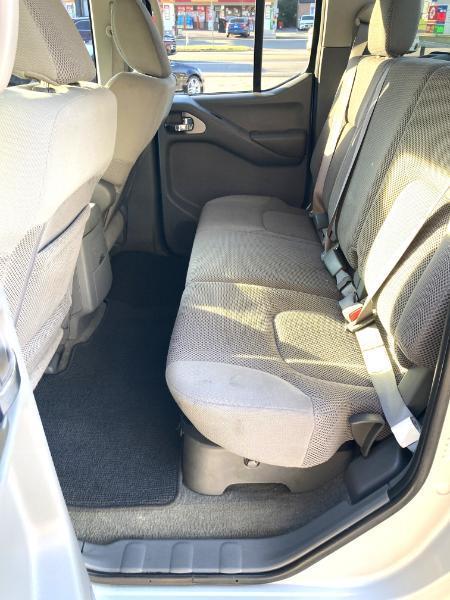 Nissan Frontier SE Crew Cab 4WD 2010