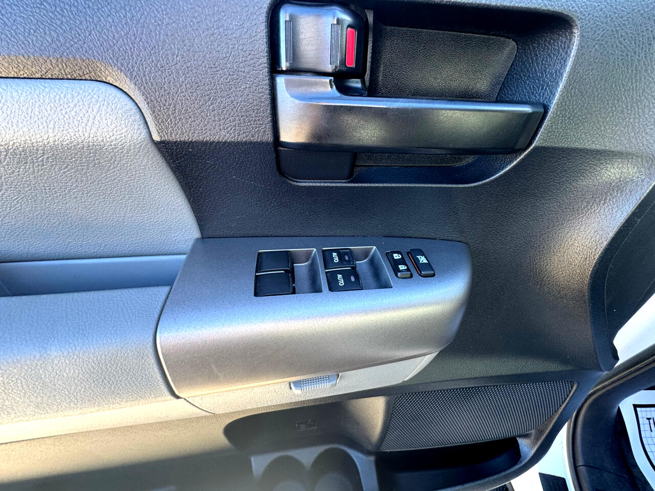 Toyota Sequoia SR5 5.7L 2WD 2013