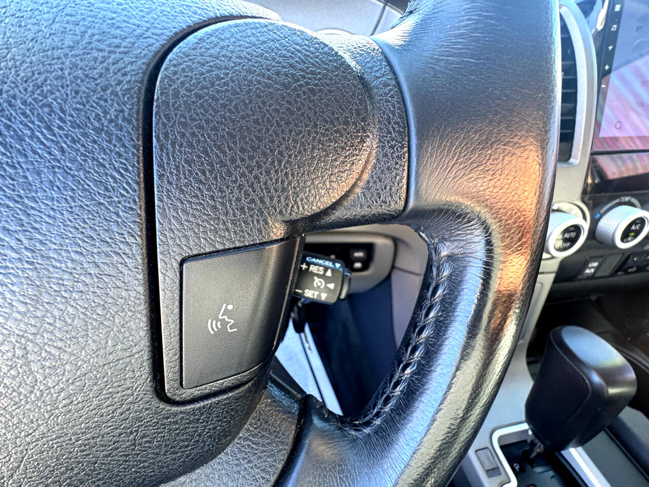 Toyota Sequoia SR5 5.7L 2WD 2013