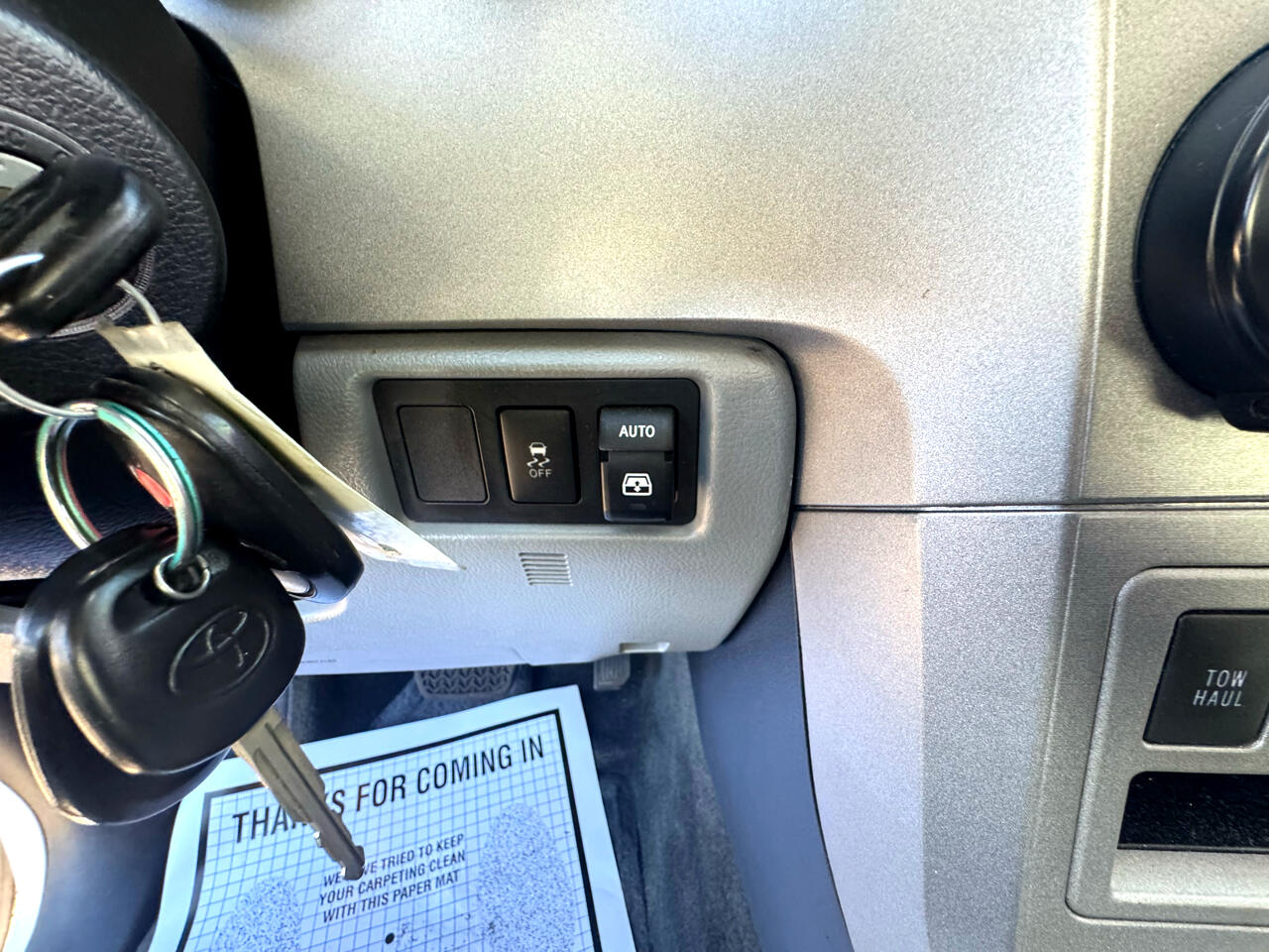 Toyota Sequoia SR5 5.7L 2WD 2013