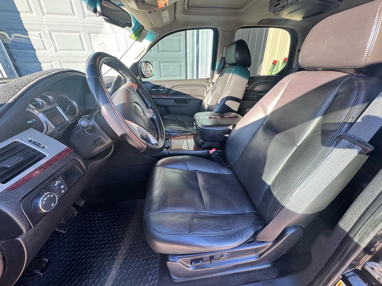 Cadillac Escalade AWD 2011