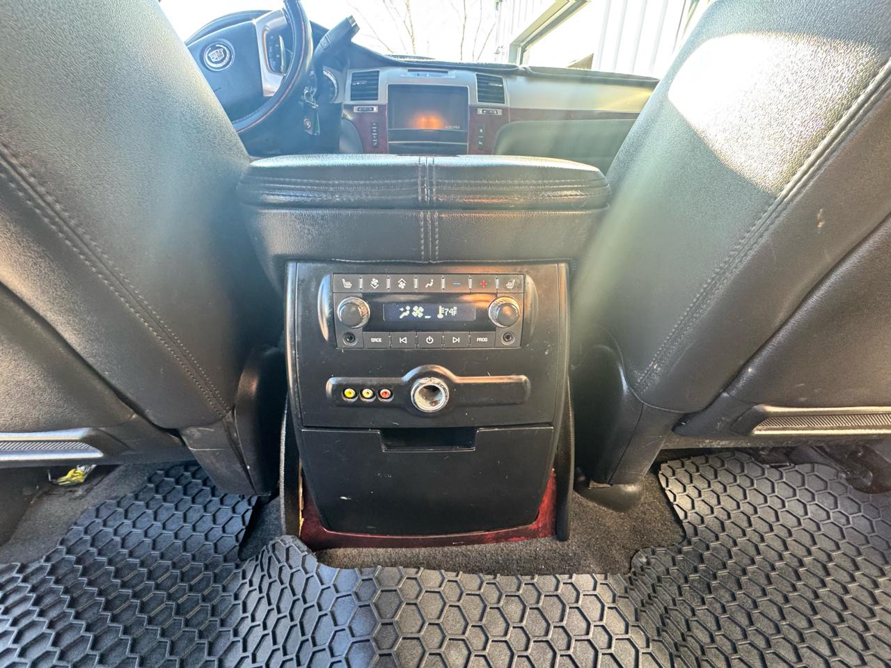 Cadillac Escalade AWD 2011