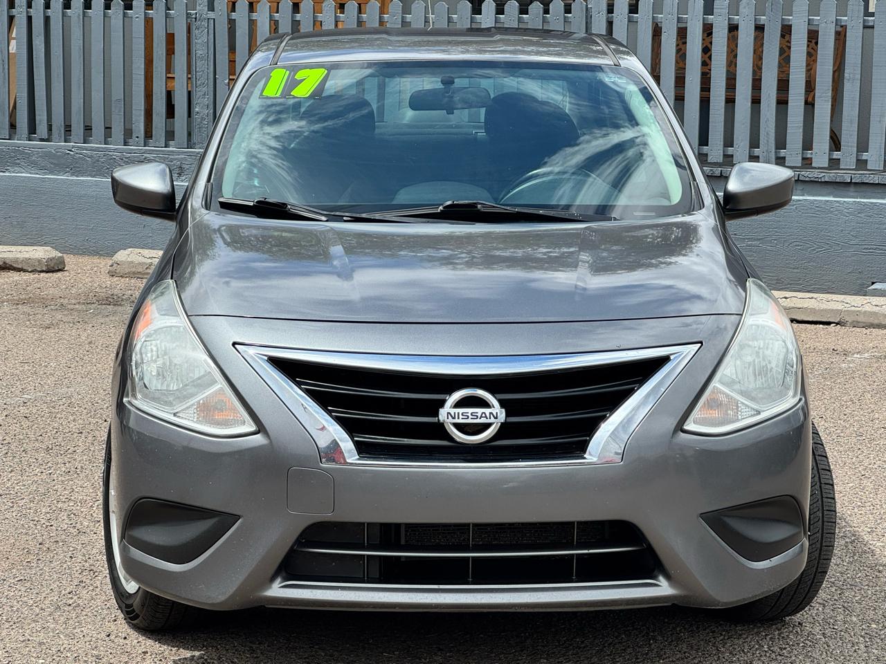 Nissan Versa  2017