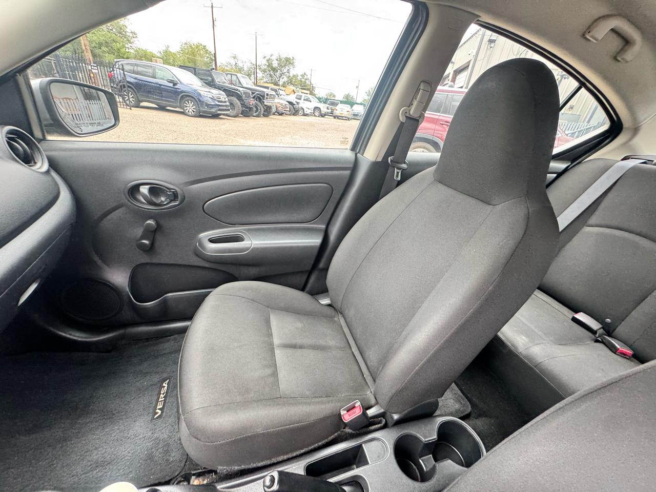 Nissan Versa  2017