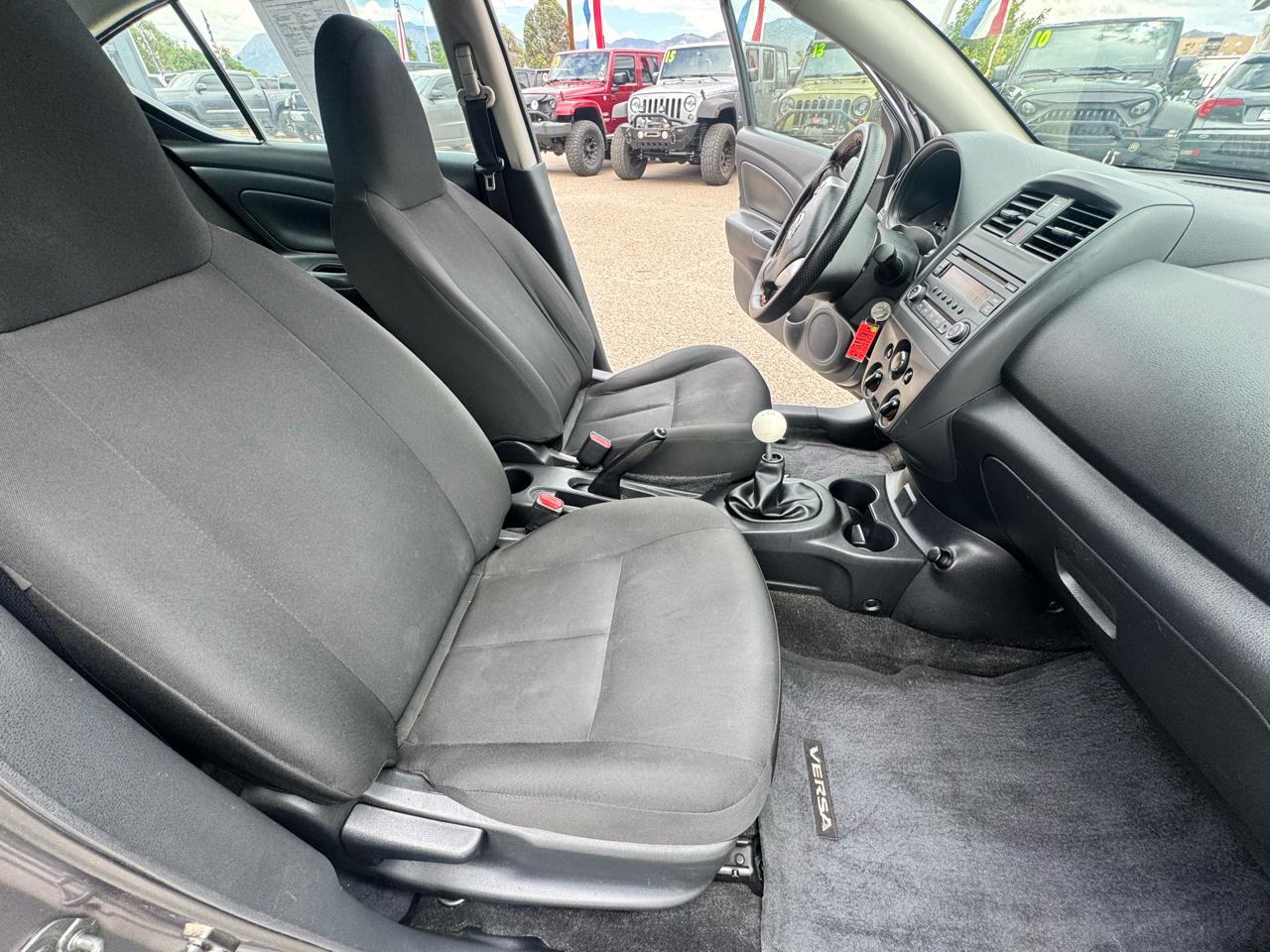 Nissan Versa  2017