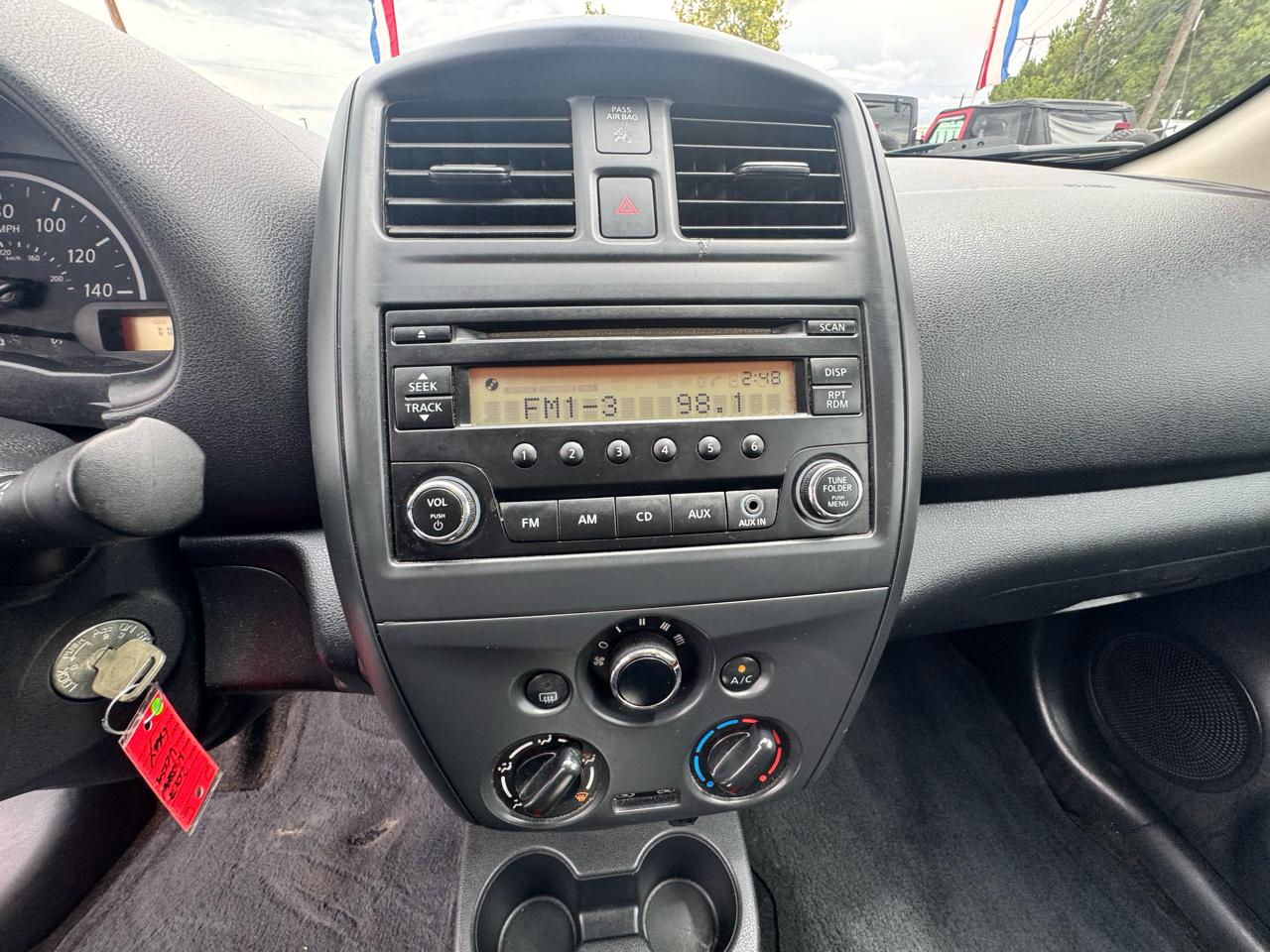 Nissan Versa  2017