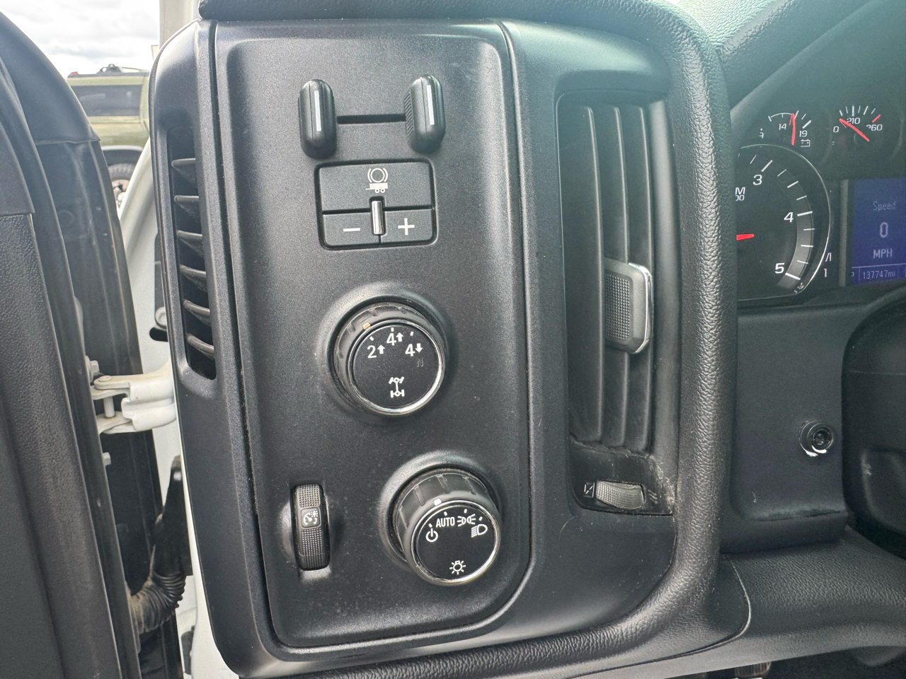 Chevrolet Silverado 2500HD Work Truck Crew Cab 4WD 2015