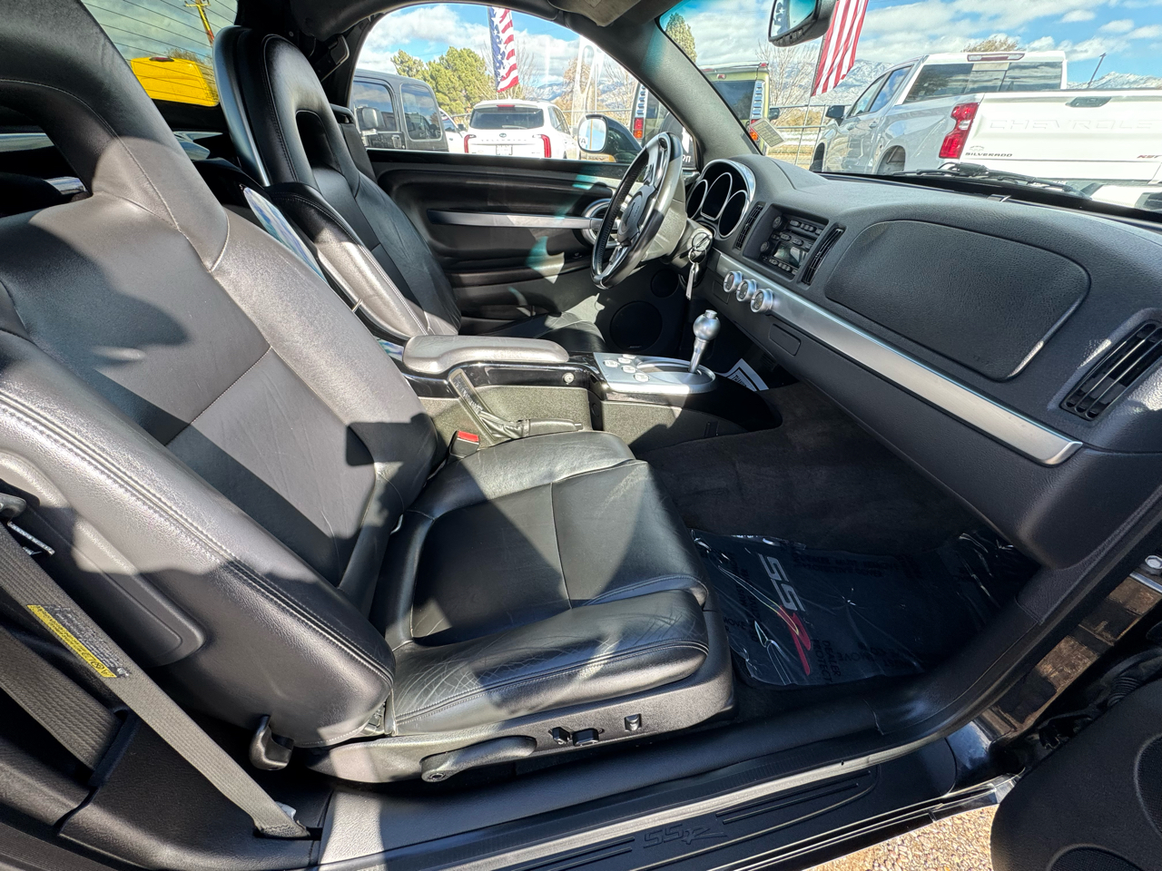 2004 Chevrolet SSR Base photo 2