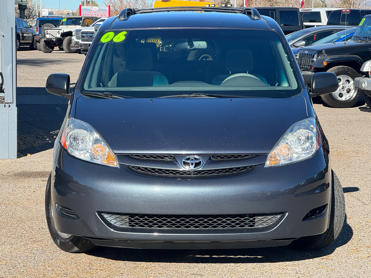 Toyota Sienna CE 7-Passenger 2006