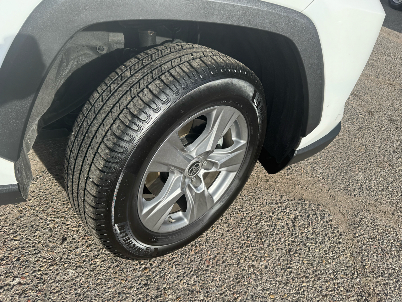 Toyota RAV4 Hybrid LE AWD 2022