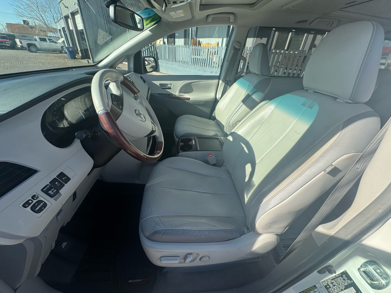 Toyota Sienna Limited FWD 7-Passsenger V6 2012