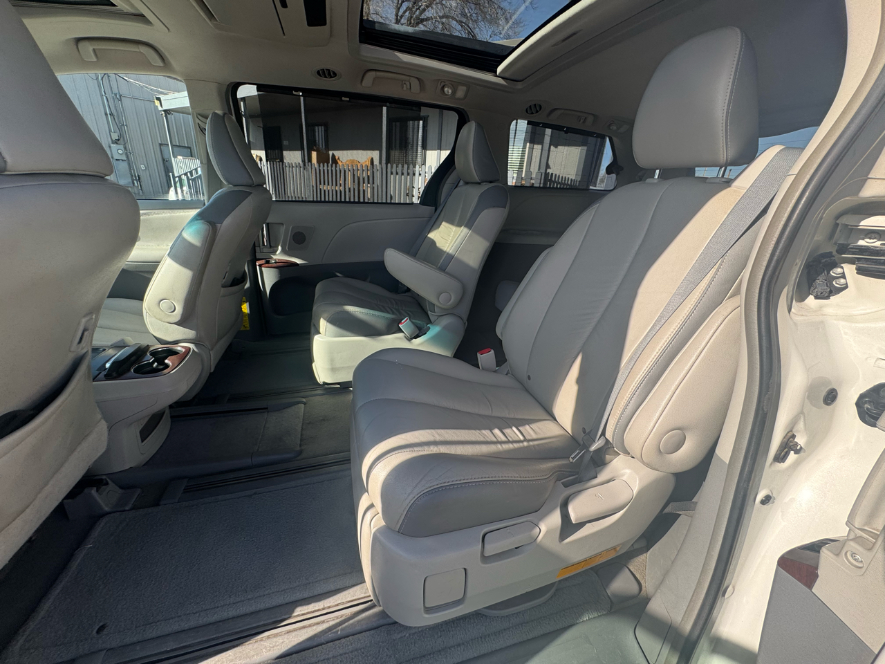 Toyota Sienna Limited FWD 7-Passsenger V6 2012