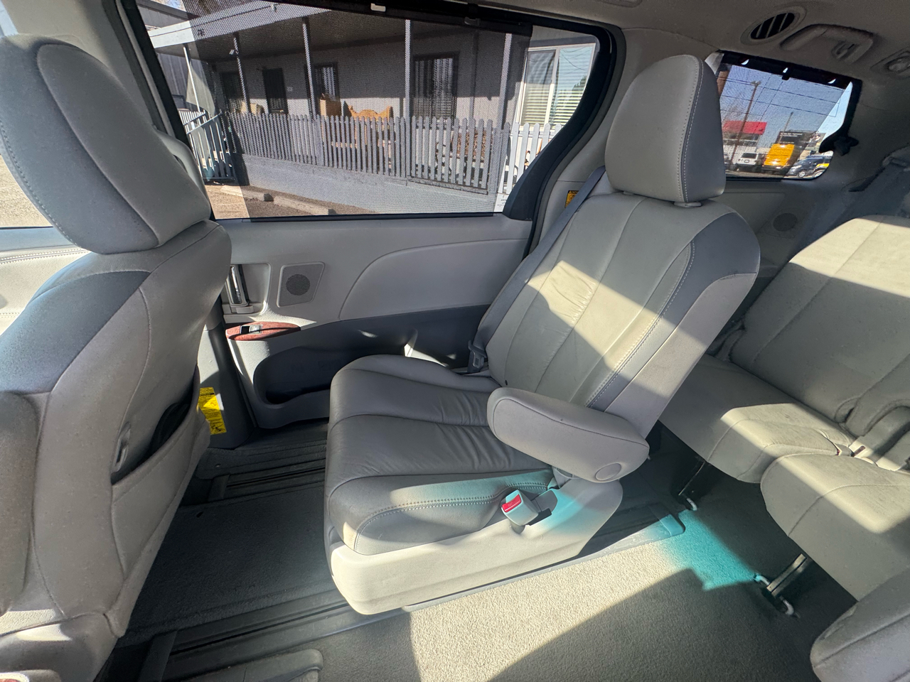 Toyota Sienna Limited FWD 7-Passsenger V6 2012