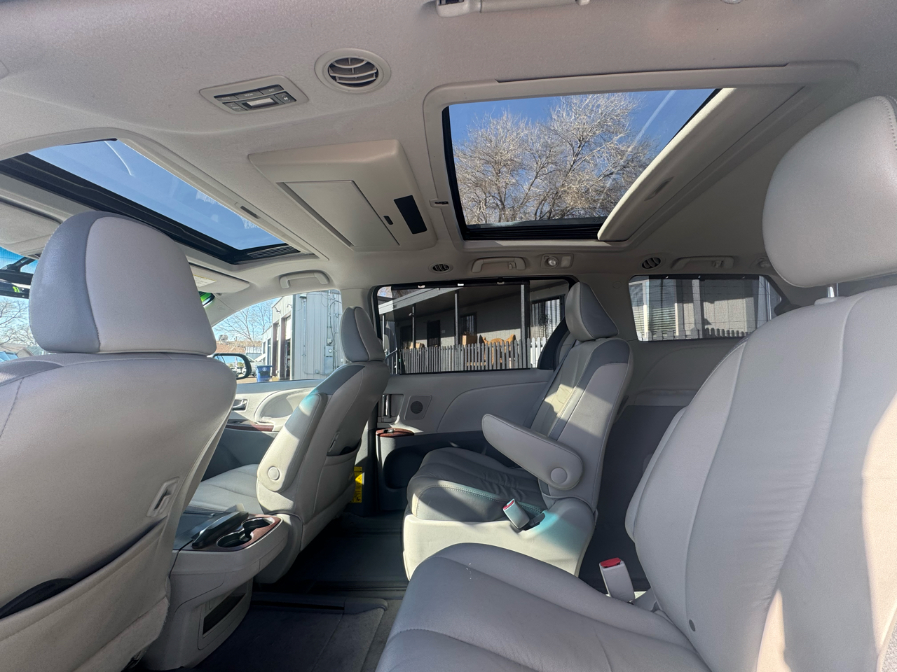 Toyota Sienna Limited FWD 7-Passsenger V6 2012