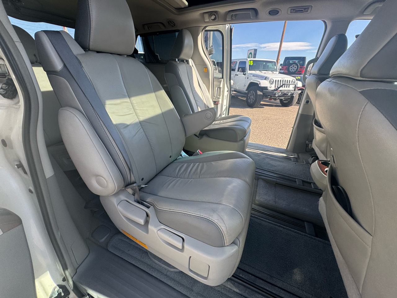 Toyota Sienna Limited FWD 7-Passsenger V6 2012