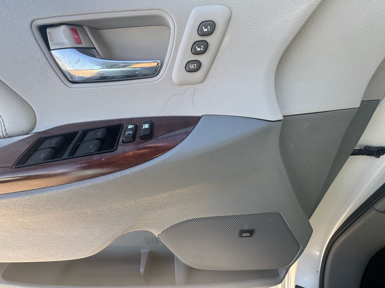 Toyota Sienna Limited FWD 7-Passsenger V6 2012