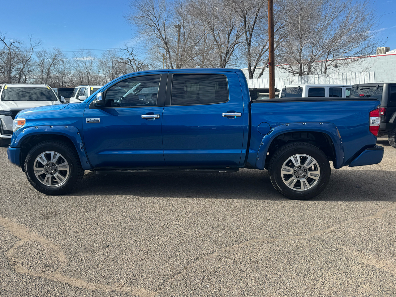 Toyota Tundra Platinum CrewMax 5.7L FFV 2WD 2017