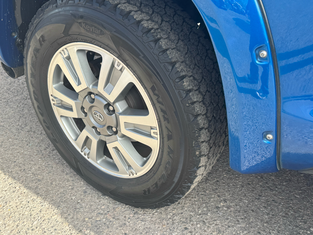 Toyota Tundra Platinum CrewMax 5.7L FFV 2WD 2017