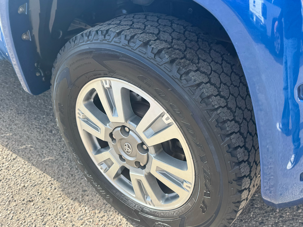 Toyota Tundra Platinum CrewMax 5.7L FFV 2WD 2017