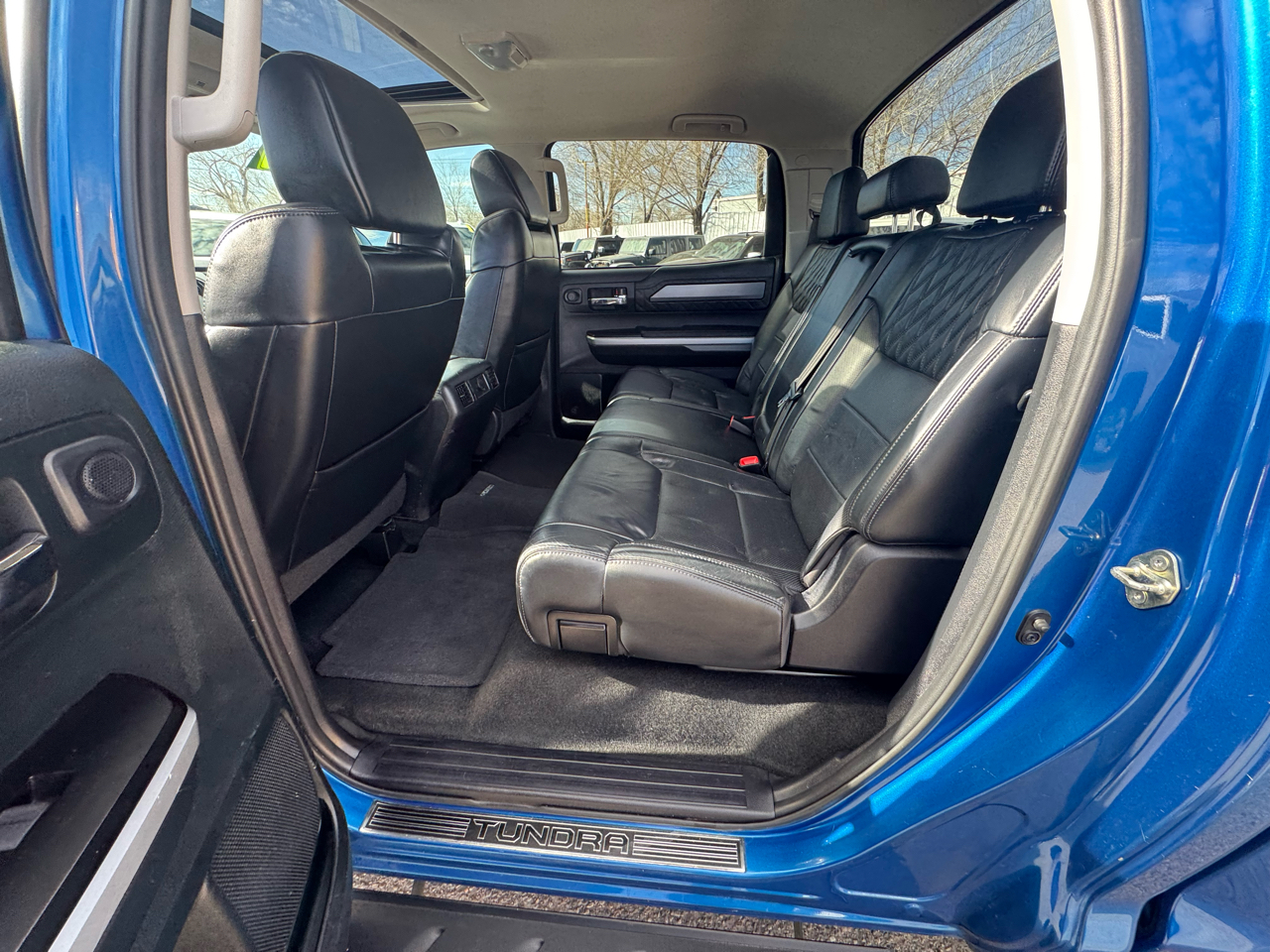 Toyota Tundra Platinum CrewMax 5.7L FFV 2WD 2017