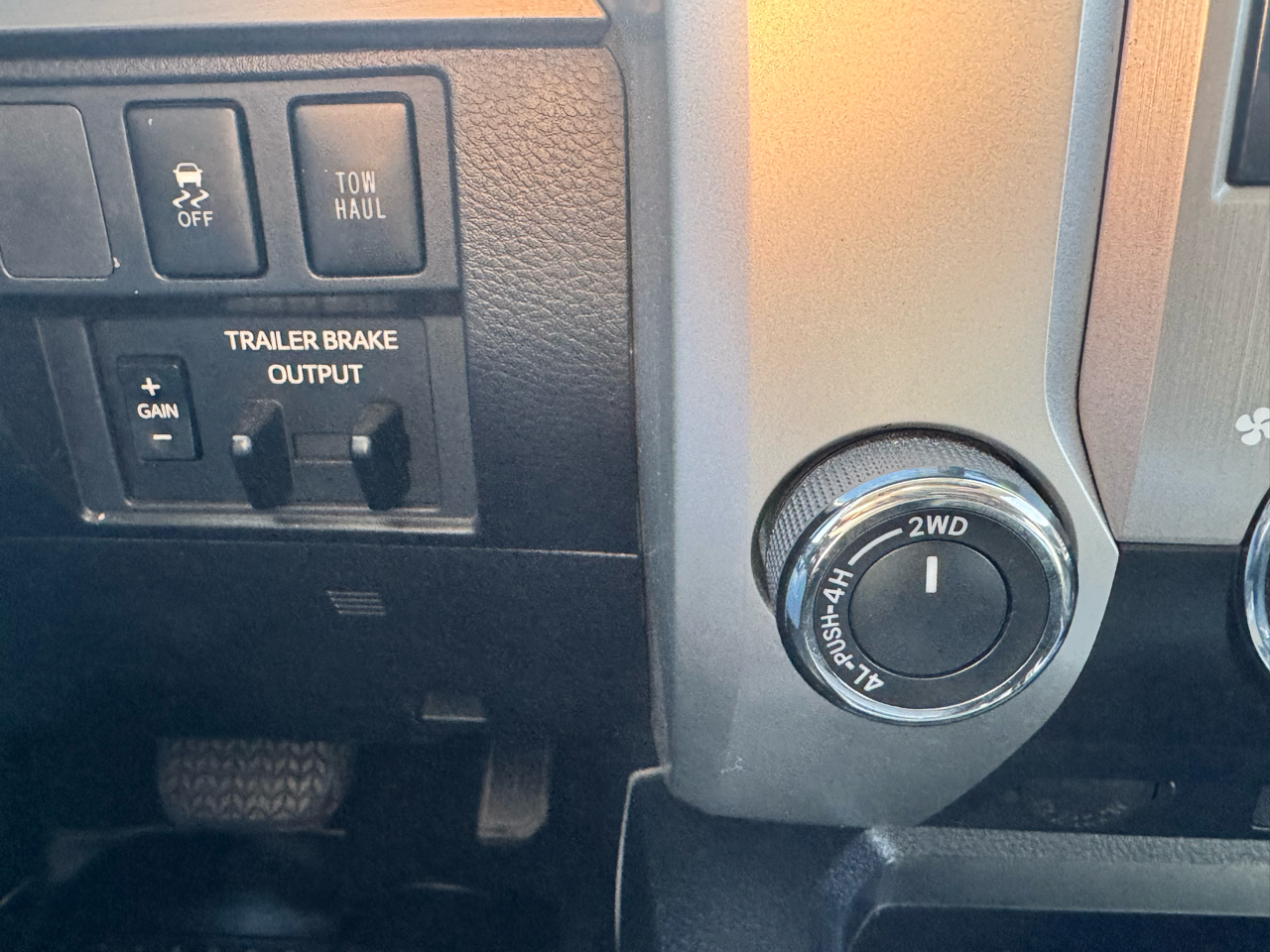 Toyota Tundra TRD Pro Crew Max 4WD 5.7L V8 2019