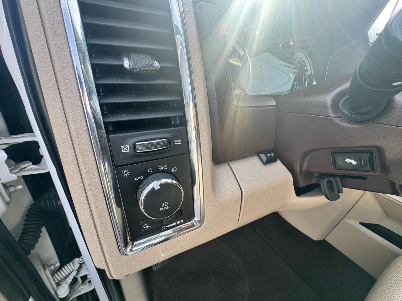 RAM 1500 Laramie Crew Cab SWB 4WD 2018