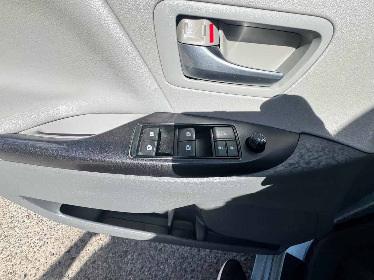 Toyota Sienna LE FWD 8-Passenger V6 2015