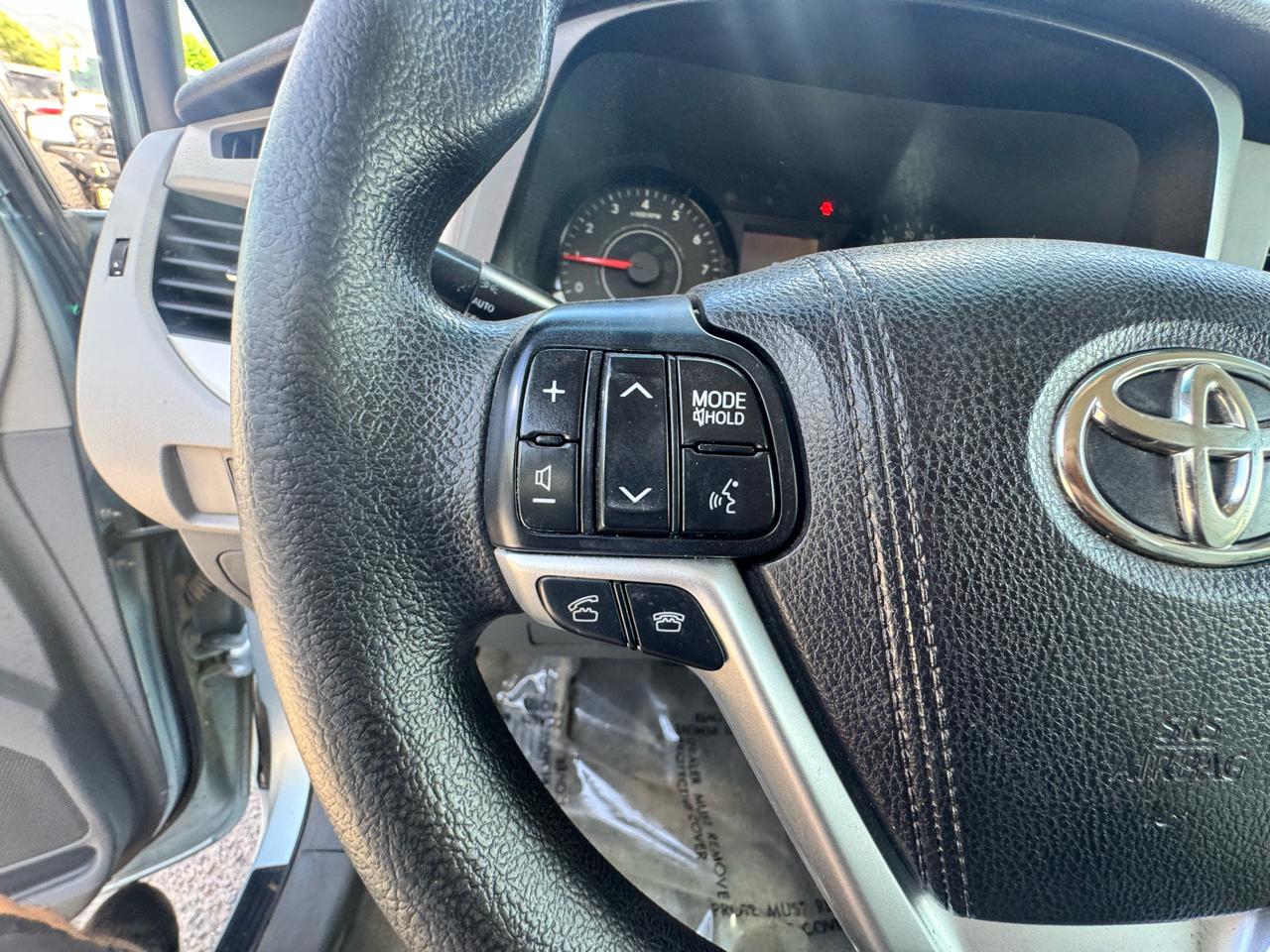 Toyota Sienna LE FWD 8-Passenger V6 2015