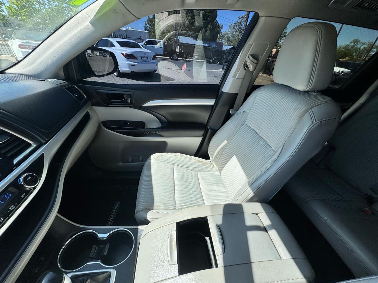 Toyota Highlander LE AWD V6 2016