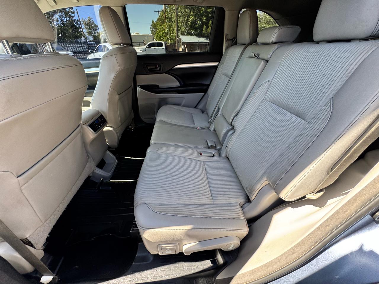 Toyota Highlander LE AWD V6 2016