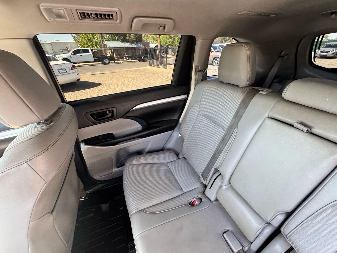 Toyota Highlander LE AWD V6 2016