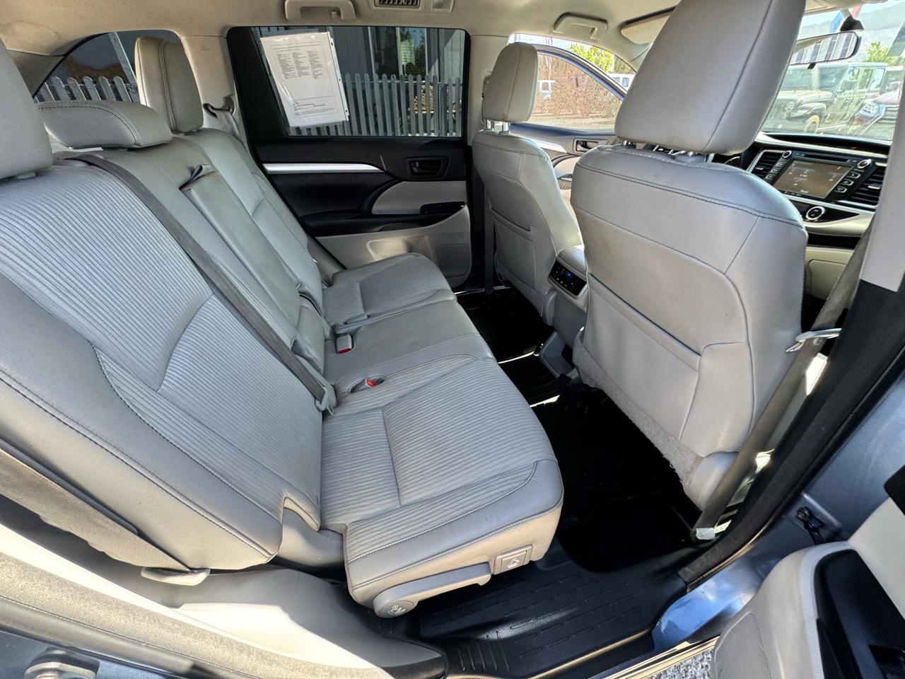 Toyota Highlander LE AWD V6 2016