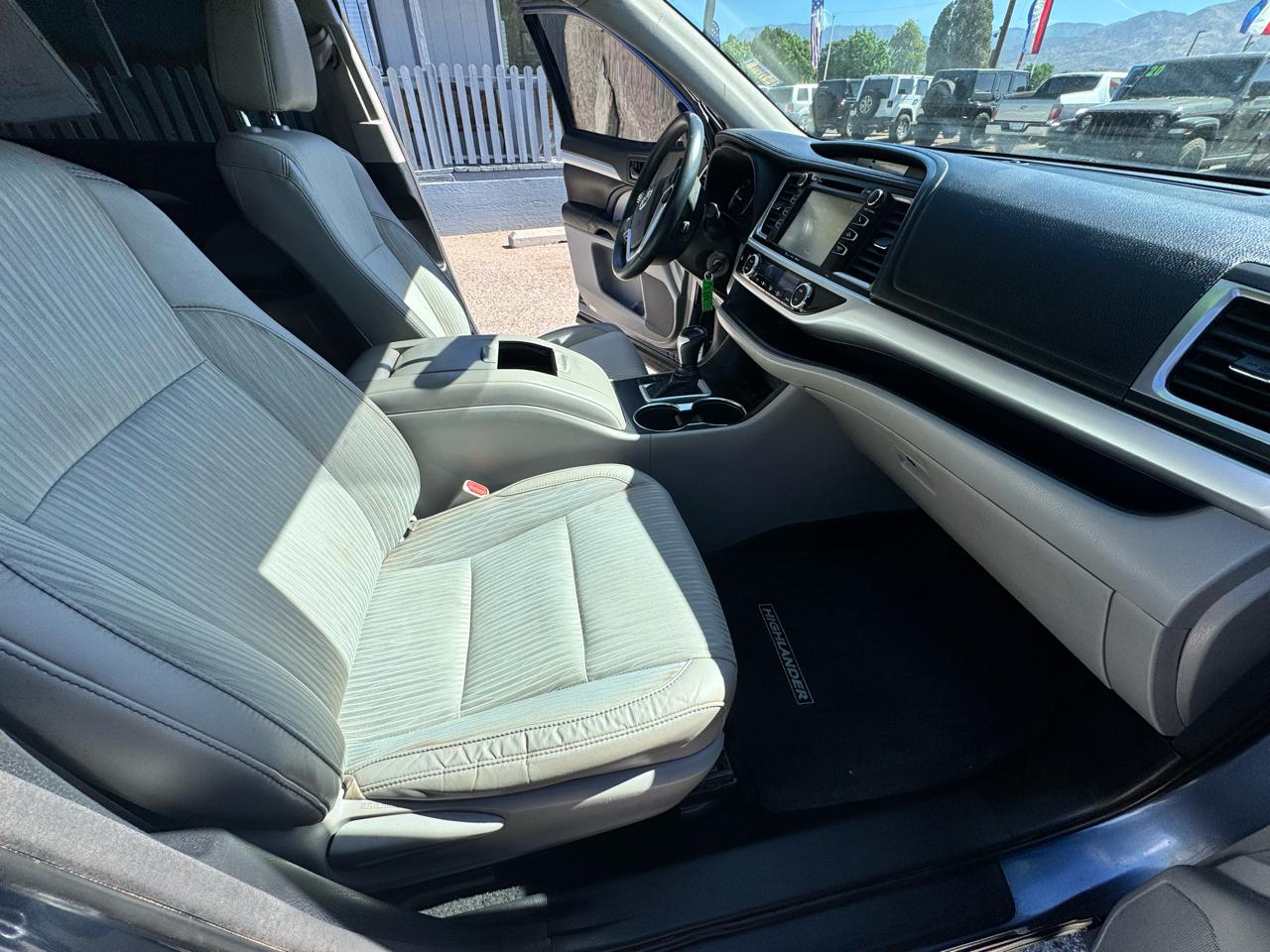 Toyota Highlander LE AWD V6 2016