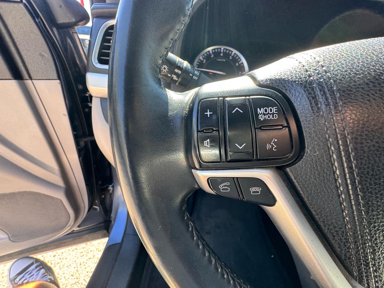 Toyota Highlander LE AWD V6 2016