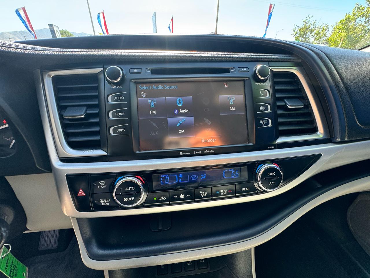 Toyota Highlander LE AWD V6 2016